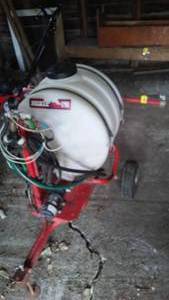 lot 425 image: Huskee Sprayer. working