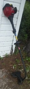 lot 432 image: Craftsman Gas Trimmer.