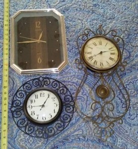 lot 94 image: Clocks (3)