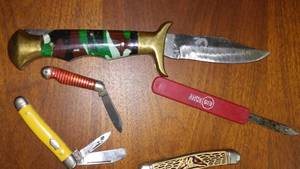 lot 116 image: Pocket Knives(7) And Money.