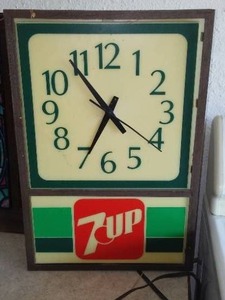 lot 301 image: 7-UP Clock.