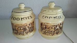 lot 312 image: Mccoy Pottery Frontier Family Cookie Jar (2)