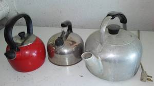 lot 314 image: Aluminum Tea Kettles (3)