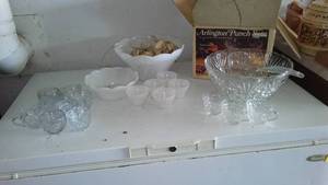 lot 321 image: Vintage Anchor Hocking Grape Cable   and Arlington Punch Bowl Sets.