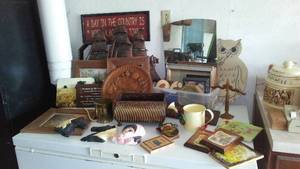 lot 324 image: Misc. Decor Picture Frames, and More.