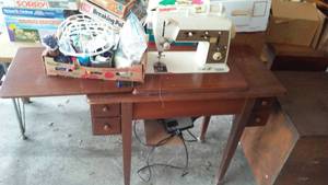 lot 502 image: Singer Sewing Machine and Notions.