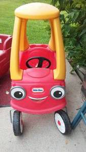 lot 507 image: Little tykes Sit and Scoot Car .