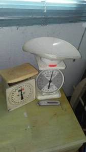 lot 353 image: Vintage Scales (2).