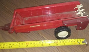 lot 367 image: ERTL International Manure Spreader 116 Scale. numbered.