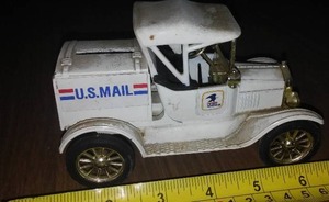 lot 369 image: Ford Model T 1918 US Mail Bank WCoins.