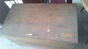 lot 399 image: Rolling Storage Box.
