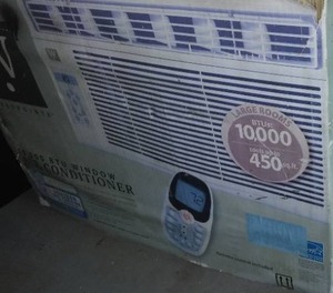 lot 345 image: Window Air Conditioner 10,000 Btu.