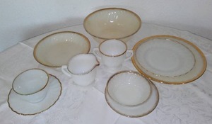 lot 163 image: Vintage Anchor Hocking Fire King Dishware.