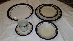 lot 166 image: Finesse Zafiro  Stoneware.
