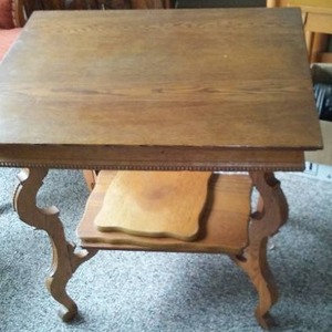 lot 178 image: Wood Accent Table.