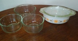lot 128 image: Pyrex Town And Country Casserole And Clear Bowls