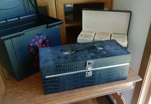 lot 98 image: 8 Tracks (3 Cases)