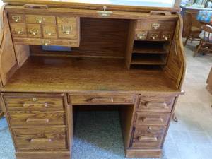 lot 101 image: Winners Only Roll Top Desk.