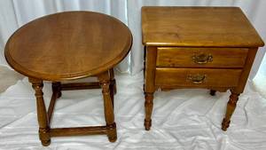 lot 48 image: Set of 2 Maple End TablesNightstands