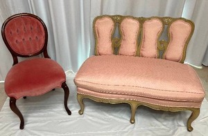 lot 38 image: Vintage Parlor Sette and Button Tufted Pink Chair