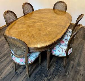 lot 8 image: Auffray & Co. New York City Fine French Furniture -  Oak Dining Room Table W 6 Chairs, 2 Leaves and Protective Pads