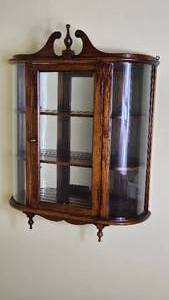 lot 11 image: Wooden Curved Glass Hanging Display