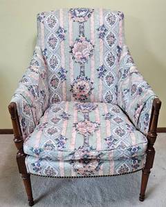 lot 14 image: Vintage Flowered Arm Chair