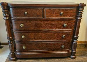 lot 4 image: Lane Home Collection 5 Drawer Credenza