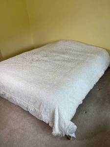 lot 83 image: White Chenille Bedspread with Fringe Trim Hobnail Floral 1950s 106 x 94