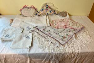 lot 87 image: Vintage Embroidered and Decorative Linens