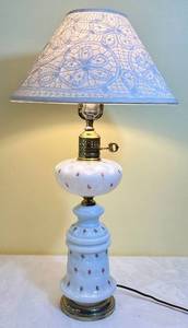 lot 21 image: Vintage Milk Glass Table Lamp with Floral Painted Design