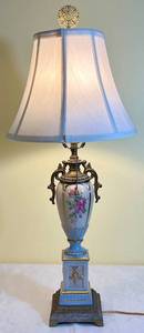 lot 23 image: Vintage Floral Porcelain Hand Painted Urn Style Lamp