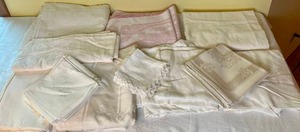 lot 92 image: Vintage Table Linens - 8 Tablecloths and 3 Napkin sets