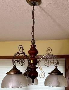 lot 102 image: Vintage 3 Arms Pressed Glass Chandelier