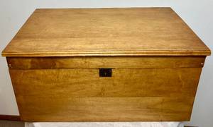 lot 113 image: Vintage Chest with Tray Inside