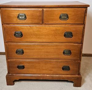 lot 111 image: Whitney 5 Drawer Dresser