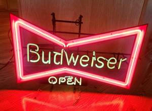lot 4 image: VINTAGE NEON BUDWEISER SIGN Large