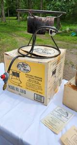lot 23 image: Bass Pro Shop Turkey Fryer