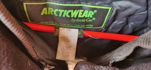 lot 28 image: ARCTIC CAT SNOWMOBILE JACKET XXL