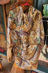 lot 31 image: STEARNS RAIN CAMO JACKET XXL