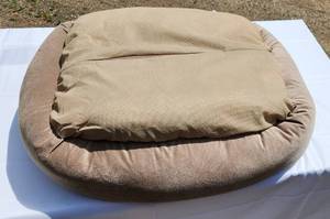 lot 35 image: Brand new Large Dog Bed
