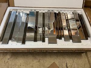 lot 23 image: Modern Wall Mirror Fixture (Damaged Section)