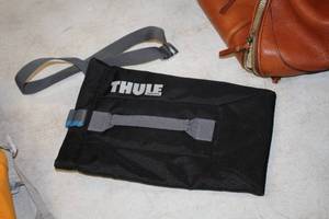lot 98 image: Thule Carry Bag