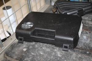 lot 113 image: Beretta 92FS_22 12 Padded Hard Hand Gun Case