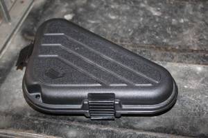 lot 114 image: Plano 9 Padded Hard Hand Gun Case
