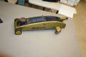 lot 31 image: AC Delco Rapid Jack 2.5-Ton Hydraulic Floor Jack
