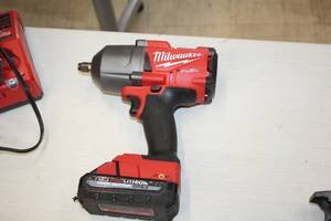 lot 10 image: Milwaukee 18V Impact Wrench 2767-20 with Battery
