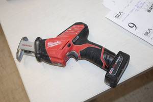 lot 11 image: Milwaukee Hackszall 12V Reciprocating Saw 2420-20 with Battery