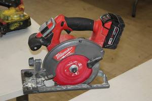 lot 13 image: Milwaukee Cordless Circular Saw with M18 Red Lithium XC5.0 Battery
