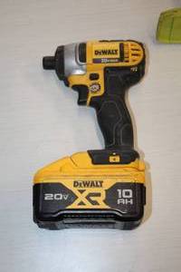 lot 20 image: DeWalt 14 (6mm) 20V Impact Driver DCF885 with Battery